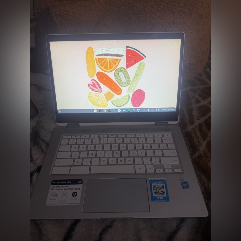 Silver HP Chromebook x360 14b-cd0013dx
